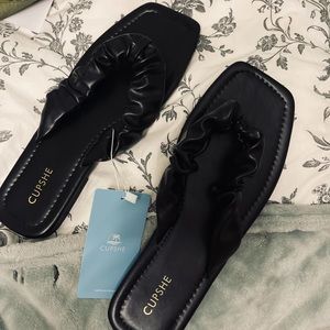 Cupshe cute black ruffled sandals